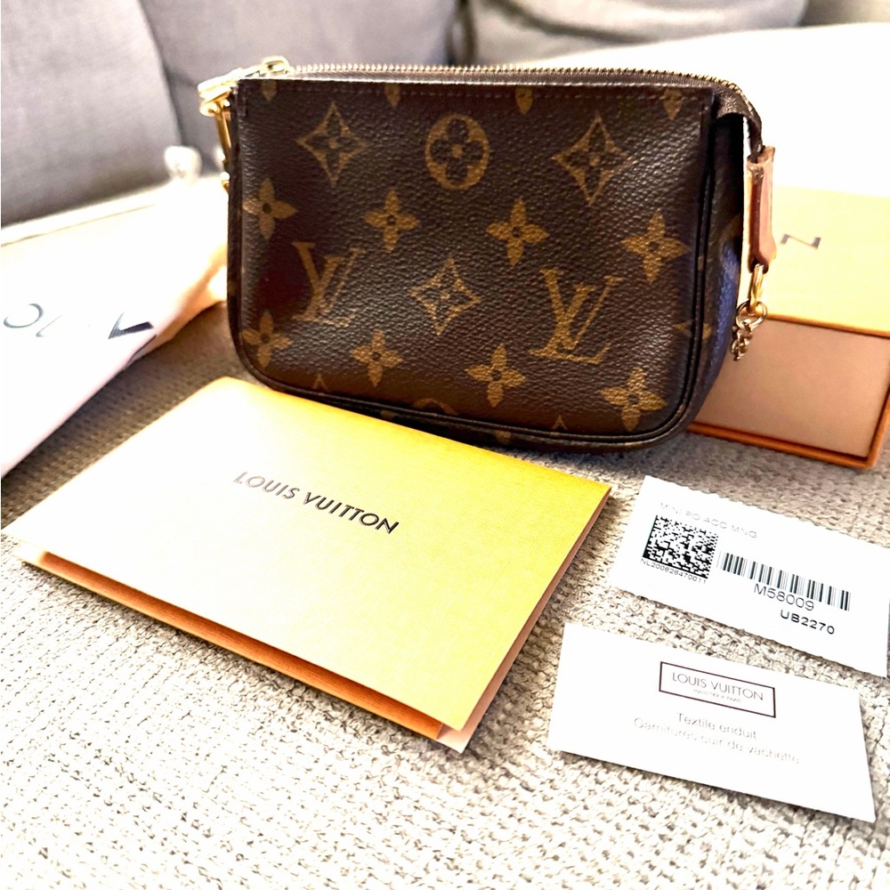 Louis Vuitton Monogram Mini Pochette M58009